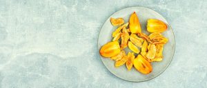 از خشک کردن کدام میوه پرهیز کنیم؟